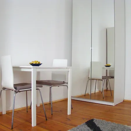 And Near Kurfuerstendamm Apartament