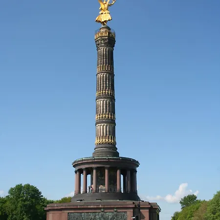 Daire And Near Kurfuerstendamm